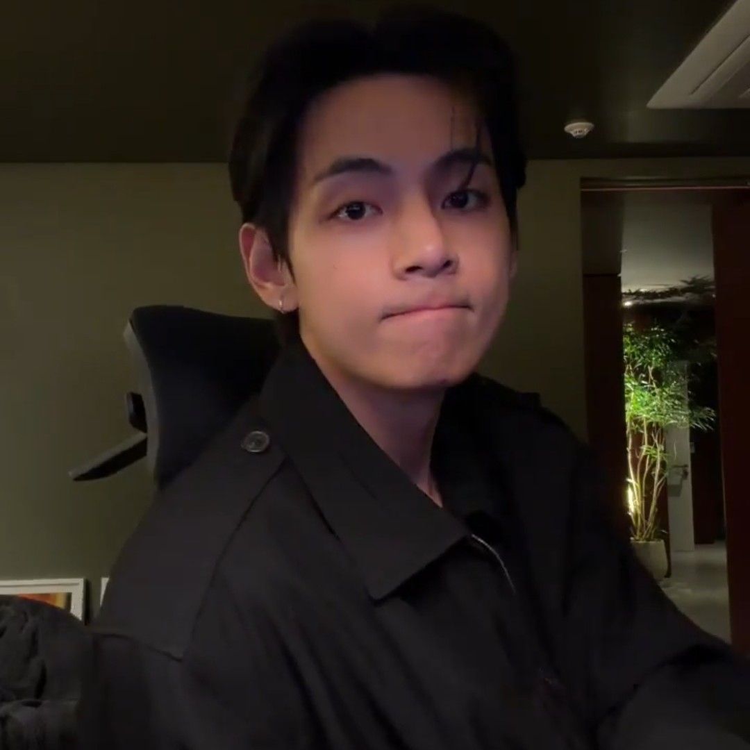 V (防彈少年團)的最新活動照片