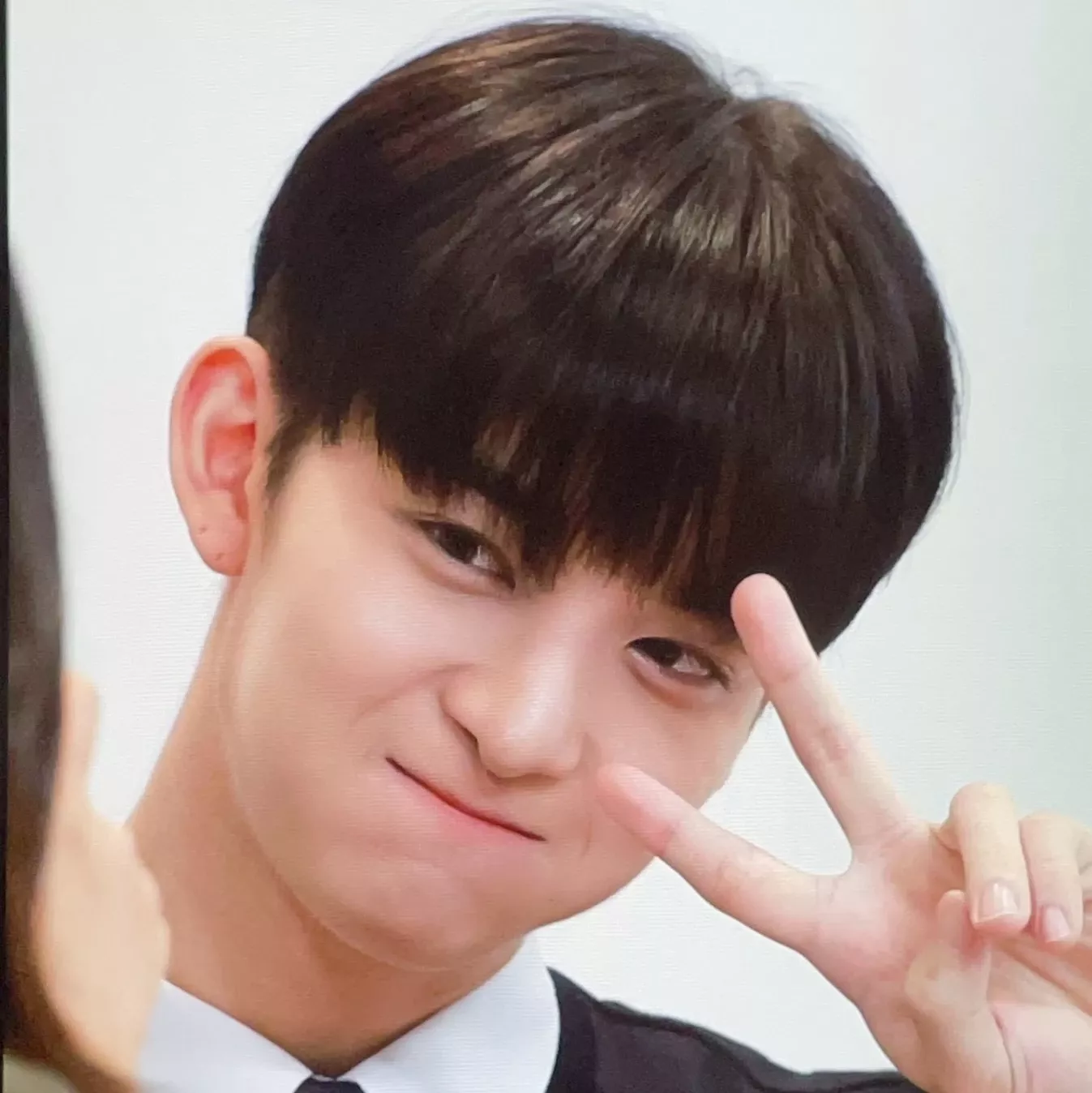 Behind-the-scenes cut of Bae Jinyoung