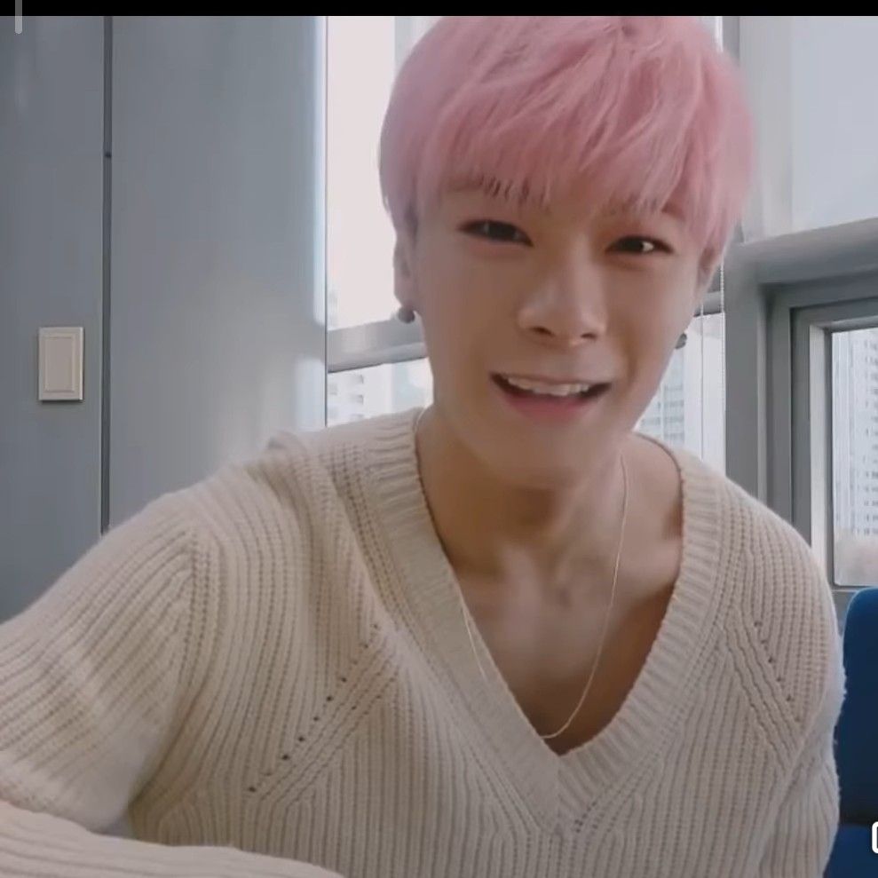 A moment captured by Moonbin (ASTRO)'s fan