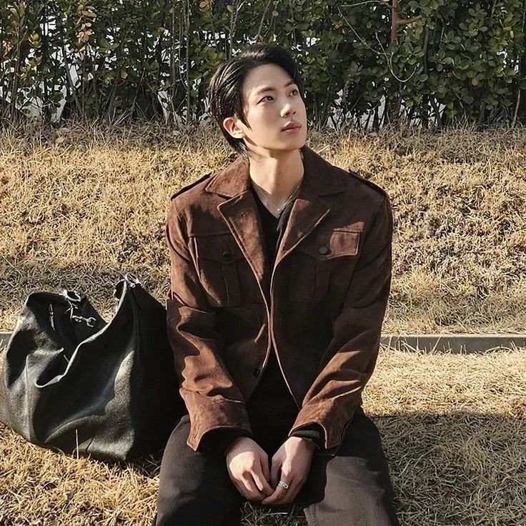 Jin (防彈少年團)的最新照片