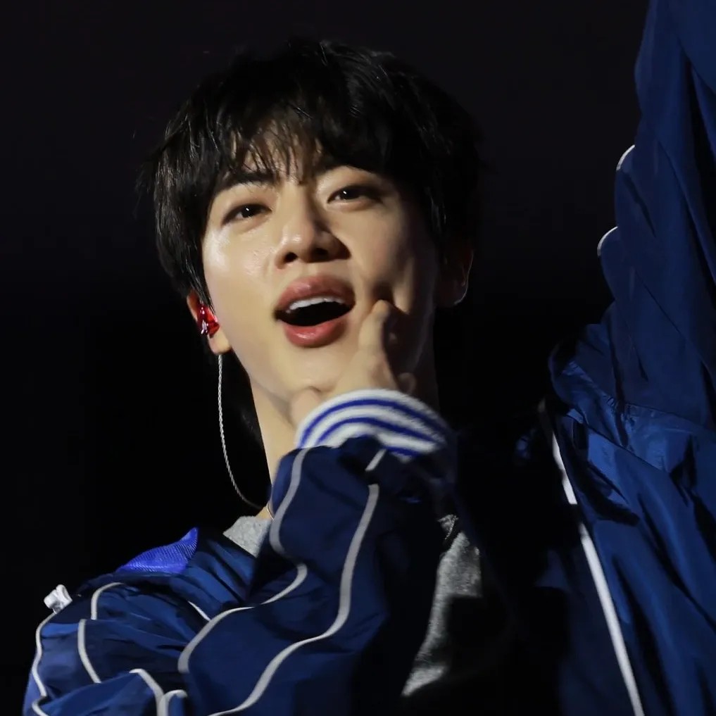 Foto aktivitas terbaru Jin (BTS)