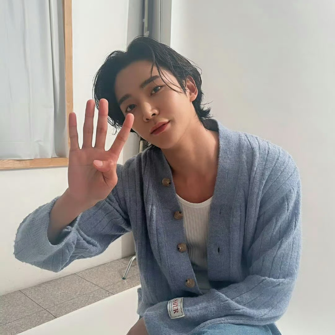 로운의 비하인드 컷