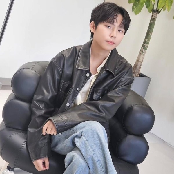 Shining profile picture of Jung Seunghwan on today's Choeaedol