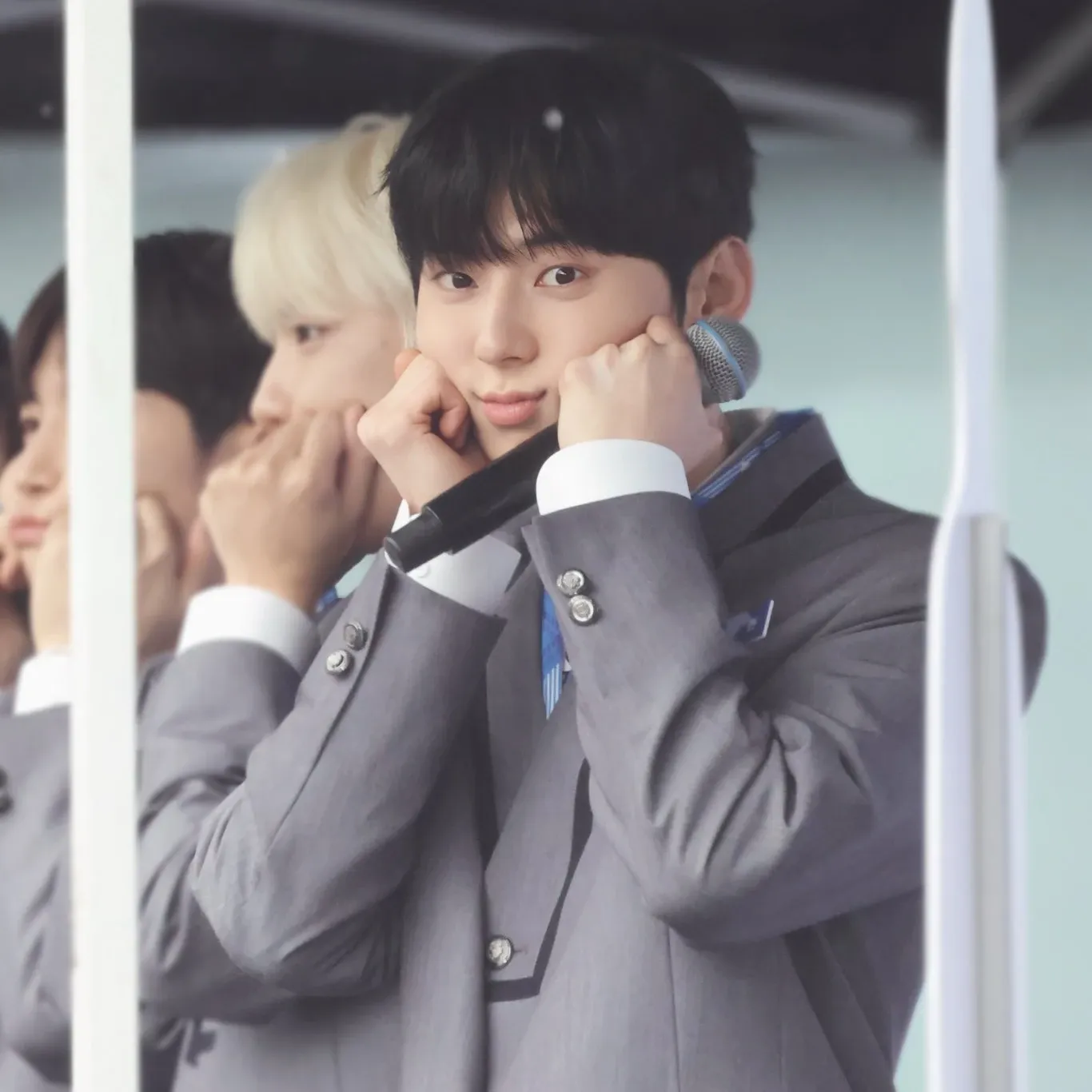 Behind-the-scenes cut of Hwang Minhyun
