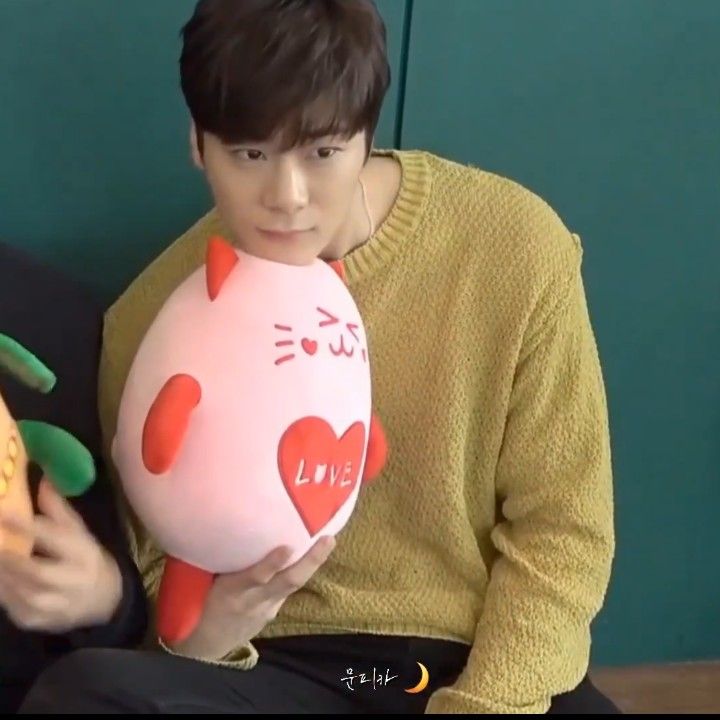 A moment captured by Moonbin (ASTRO)'s fan