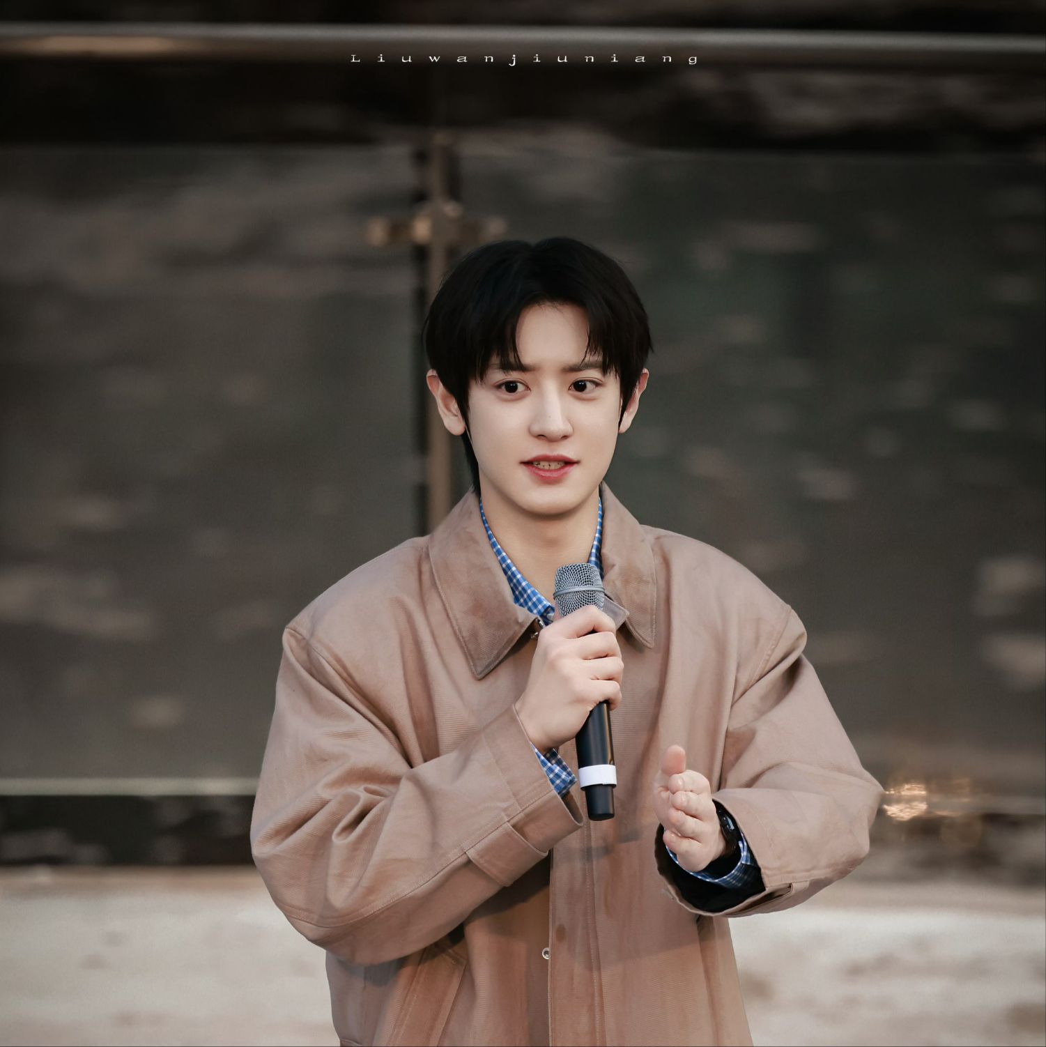 A moment captured by Chanyeol (EXO)'s fan