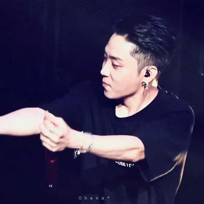 Behind-the-scenes cut of Eun Jiwon (SECHSKIES)