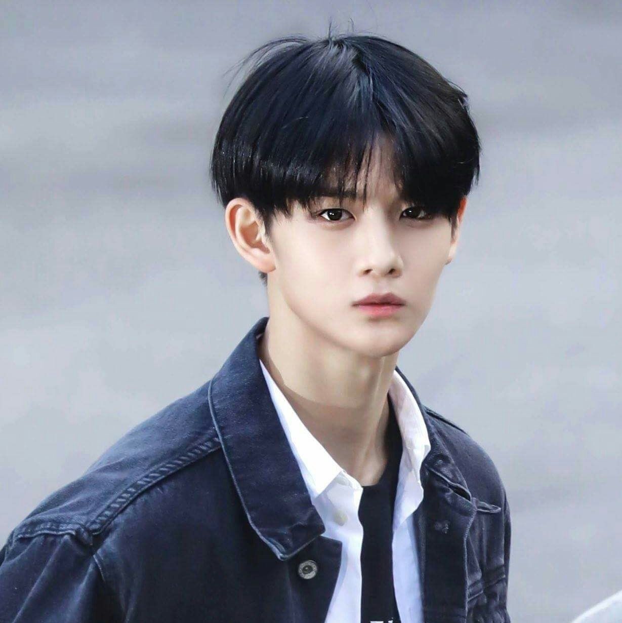 Behind-the-scenes cut of Bae Jinyoung