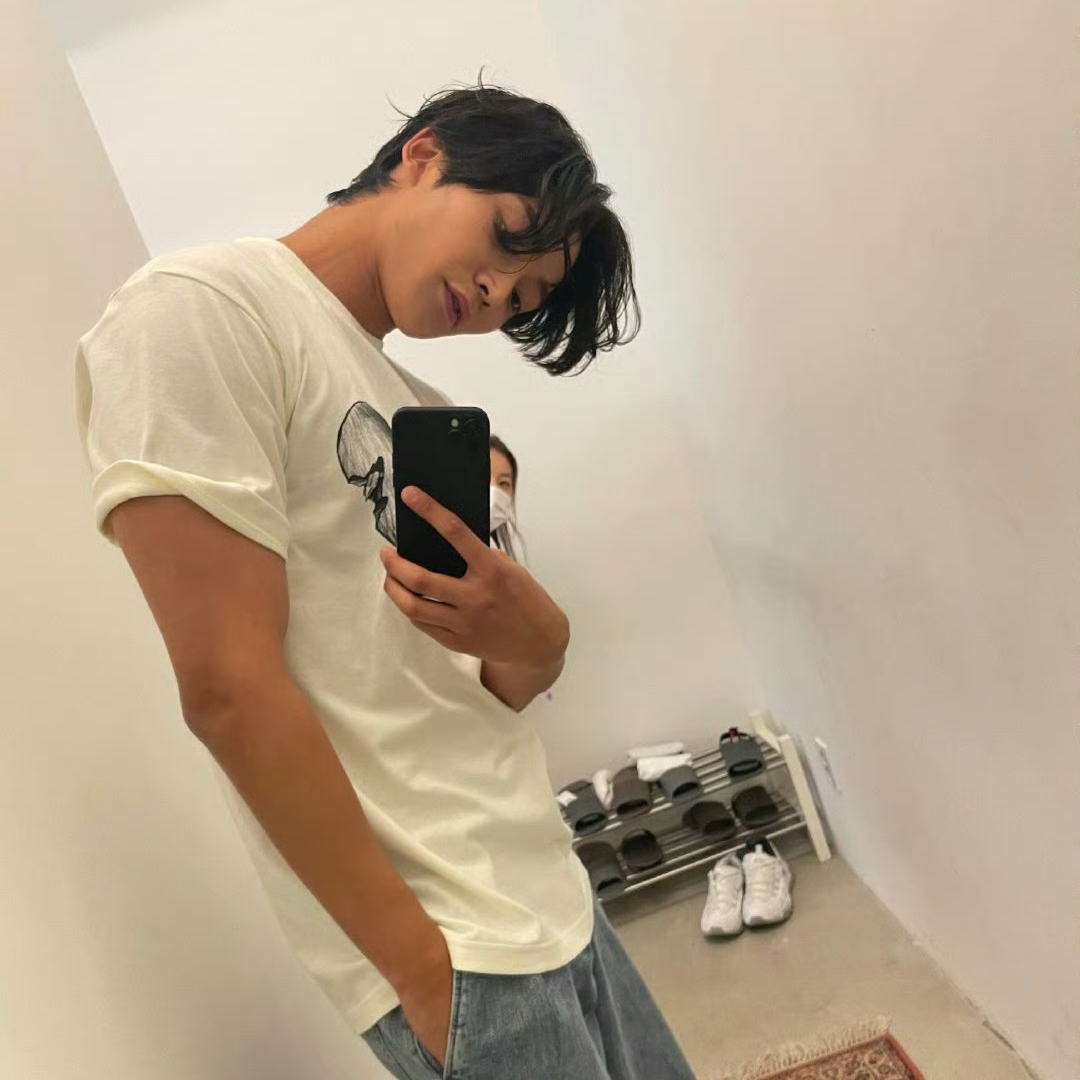 로운의 비하인드 컷