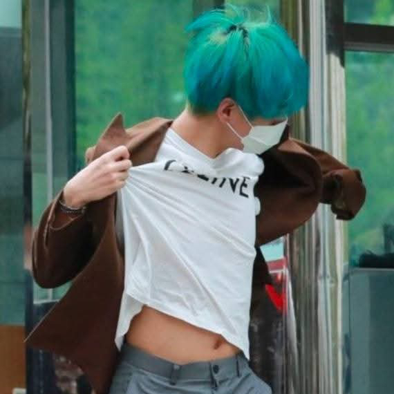 Latest photo of V (BTS)