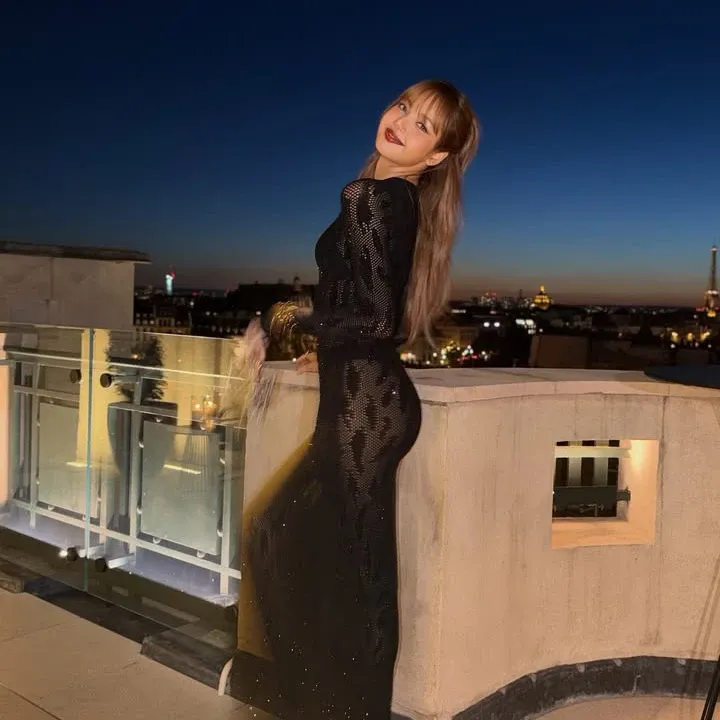 Foto aktivitas terbaru Lisa (BLACKPINK)