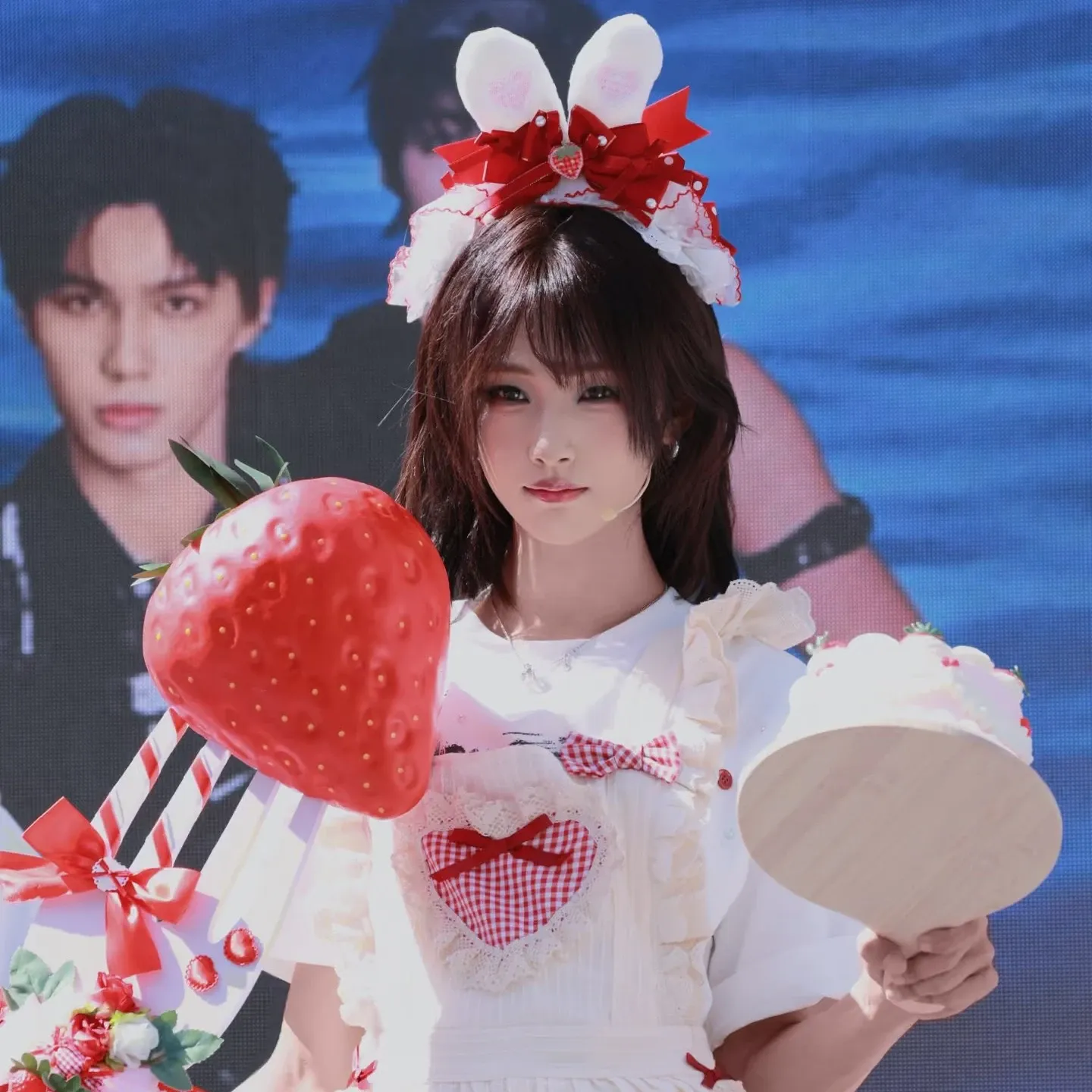 A moment captured by Hu Yetao (NexT1DE)'s fan