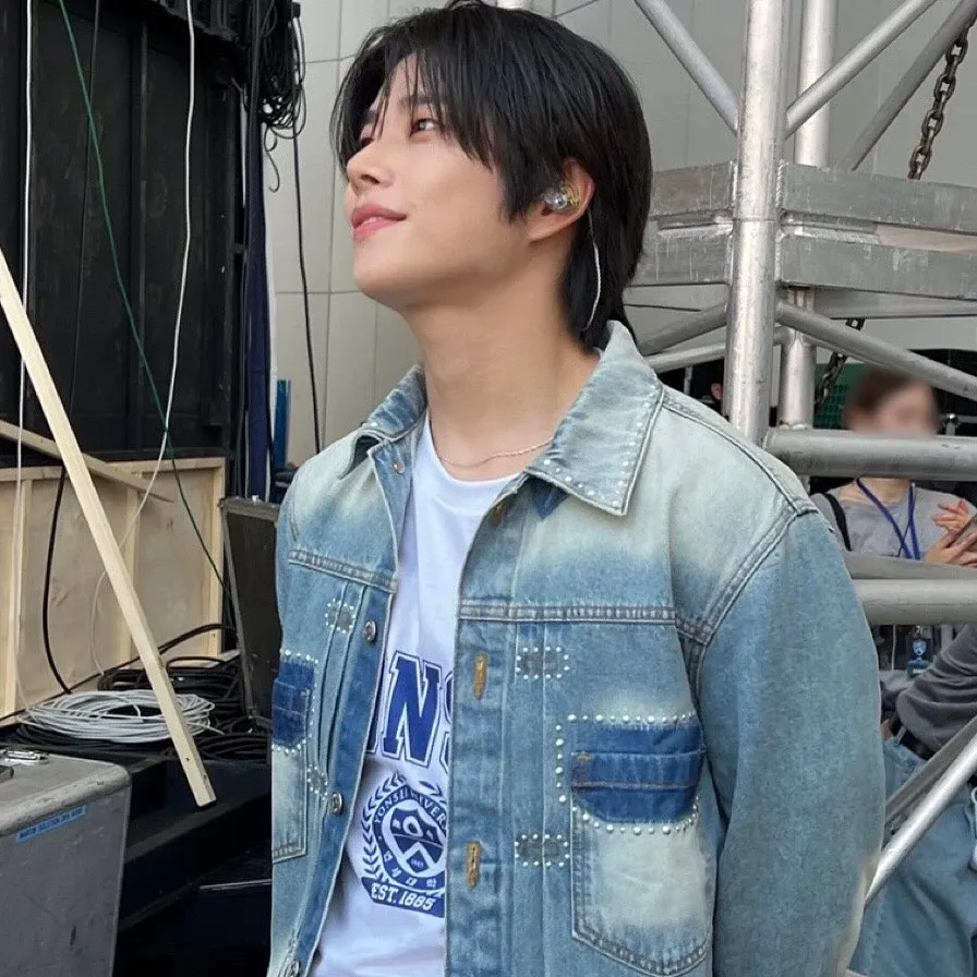 A moment captured by MJ (ASTRO)'s fan
