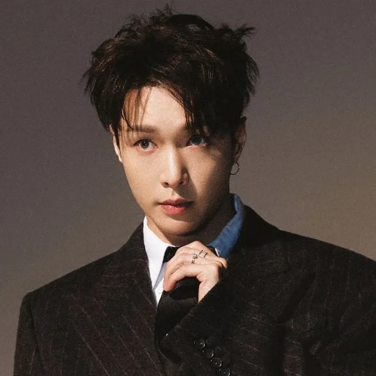 Recent activity shot of Lay (EXO)