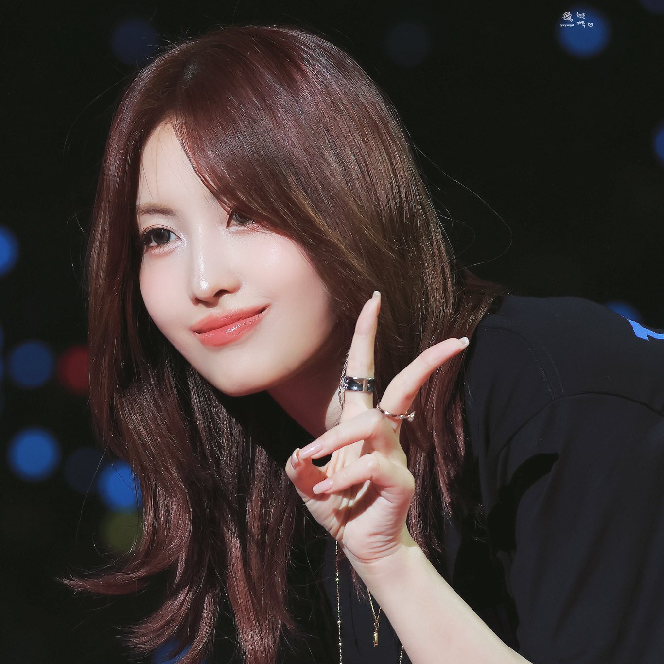 Potret di balik layar Momo (TWICE)