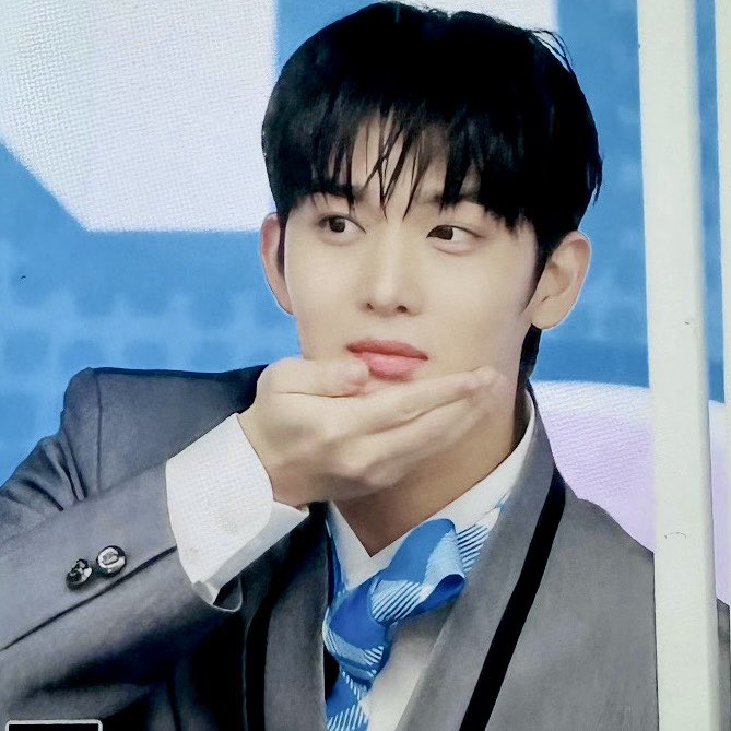 ペ・ジニョンの舞台裏ショット