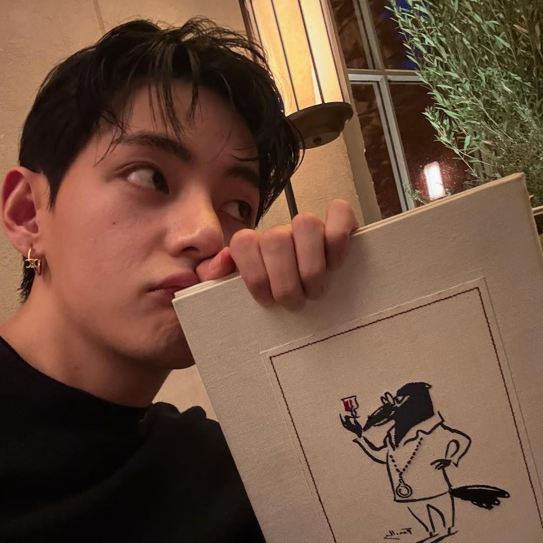 Behind-the-scenes cut of V (BTS)