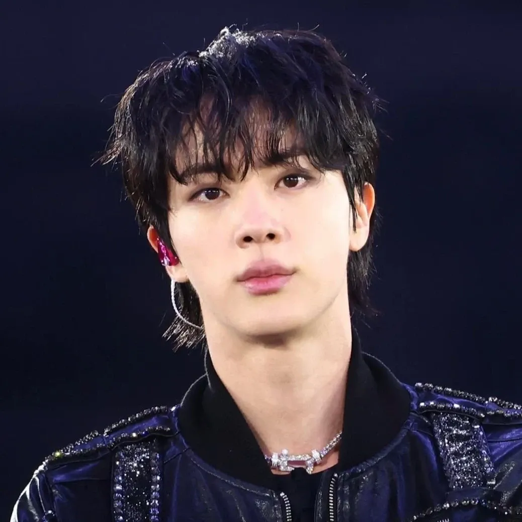 Foto aktivitas terbaru Jin (BTS)