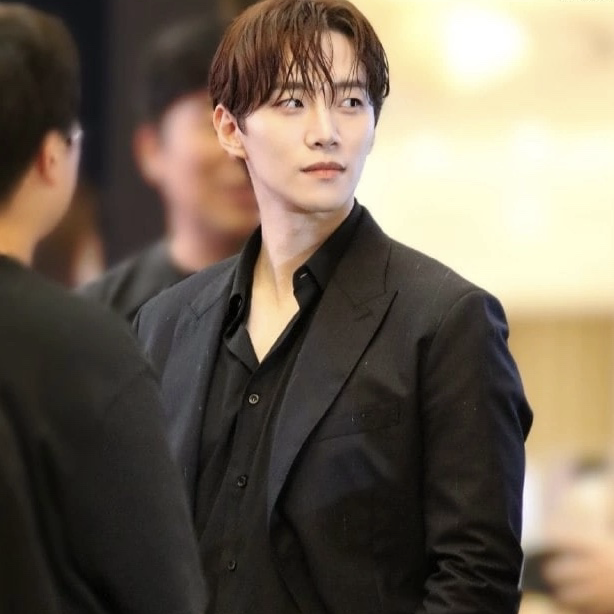 Behind-the-scenes cut of Junho (2PM)