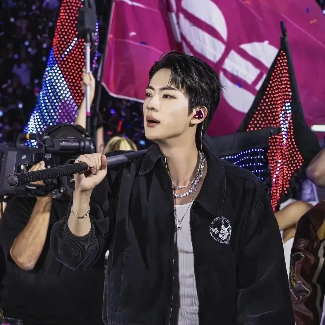Foto aktivitas terbaru Jin (BTS)