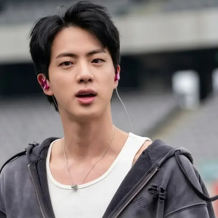 Behind-the-scenes cut of Jin (BTS)