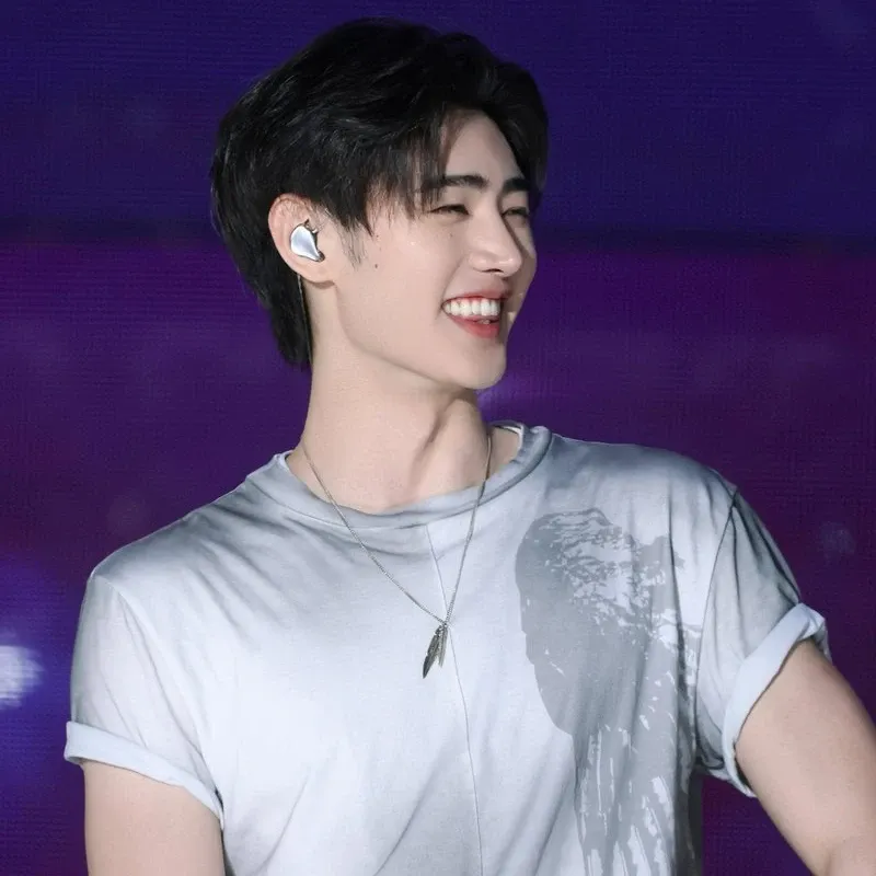 Foto terbaru Sunghoon (ENHYPEN)