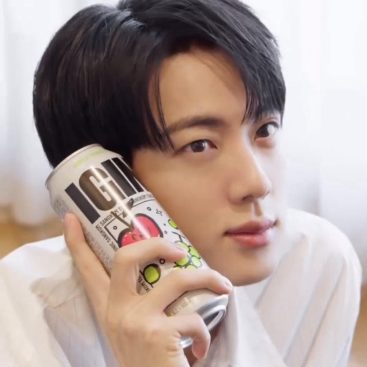 진 (방탄소년단)의 비하인드 컷