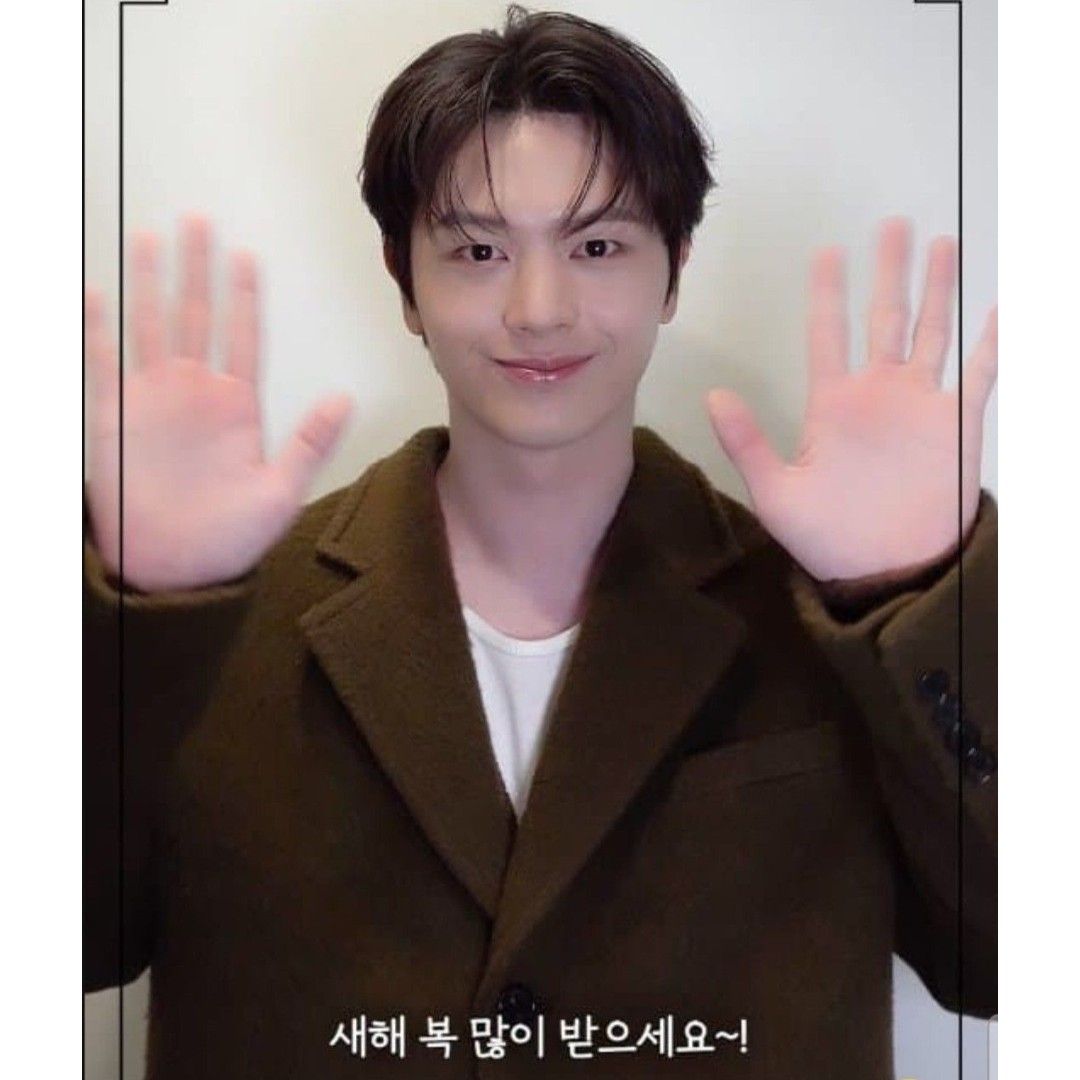 Latest photo of Yook Sungjae (BTOB)