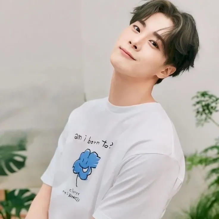 A moment captured by Moonbin (ASTRO)'s fan