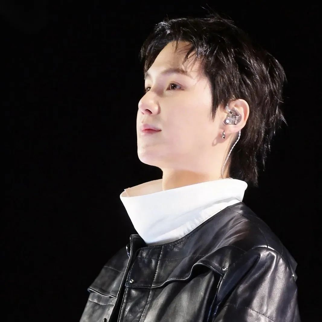 Foto aktivitas terbaru SUGA (BTS)