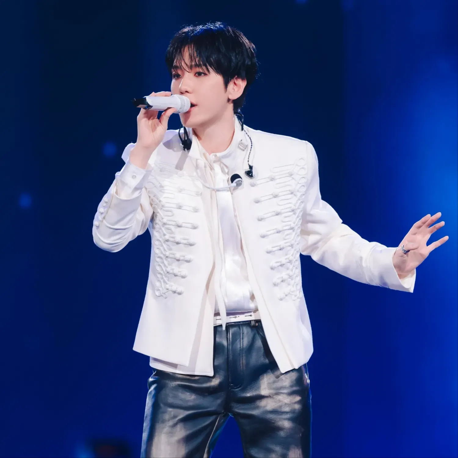 백현 (EXO)의 최신 사진