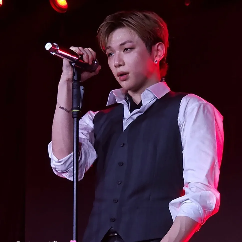 강다니엘의 비하인드 컷