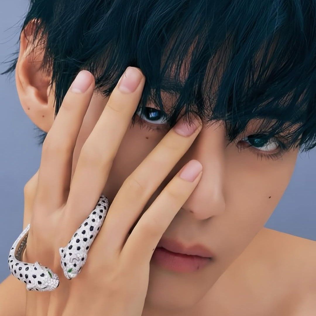 뷔 (방탄소년단)의 최신 사진