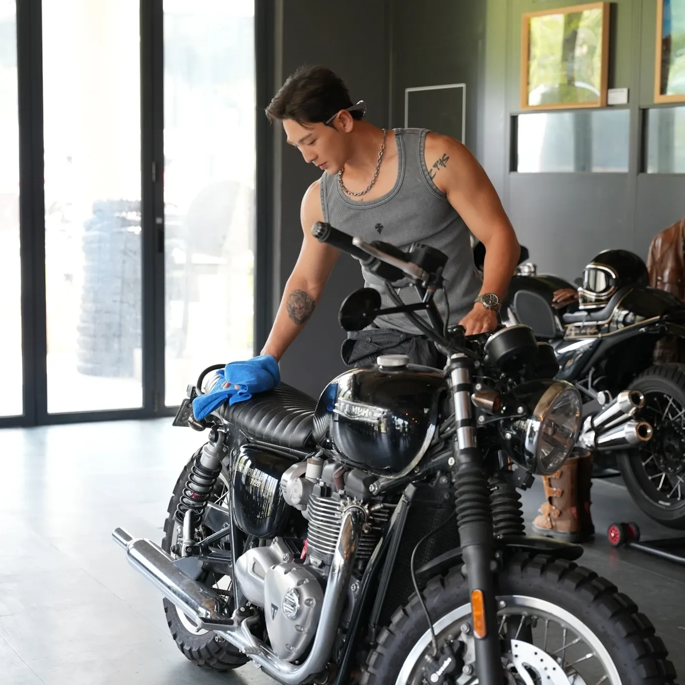 Behind-the-scenes cut of Baekho