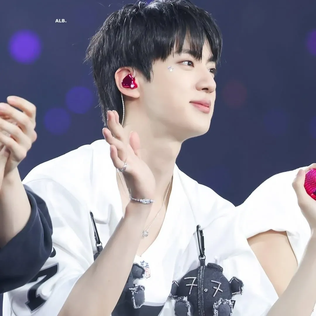 Potret di balik layar Jin (BTS)