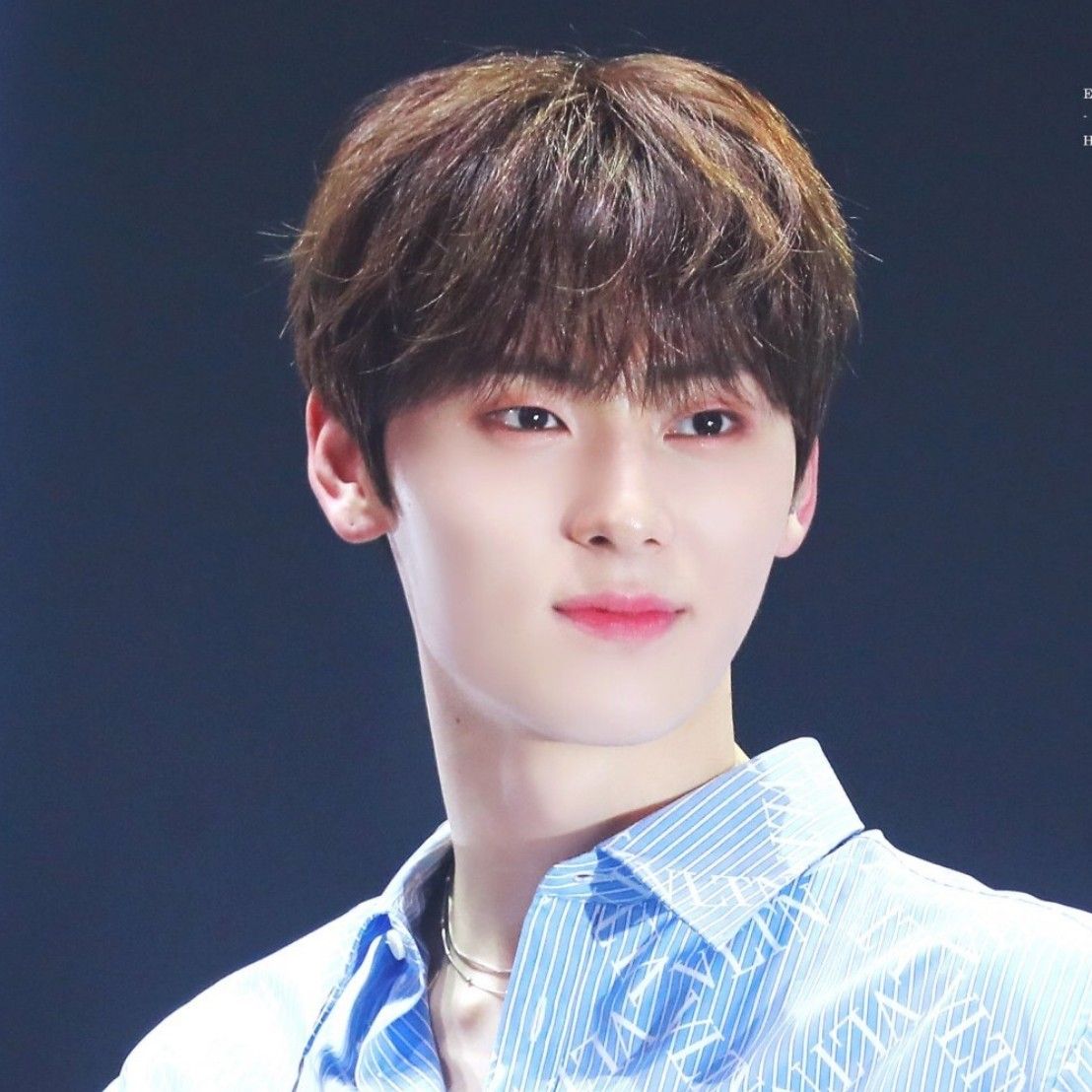 A moment captured by Hwang Minhyun's fan