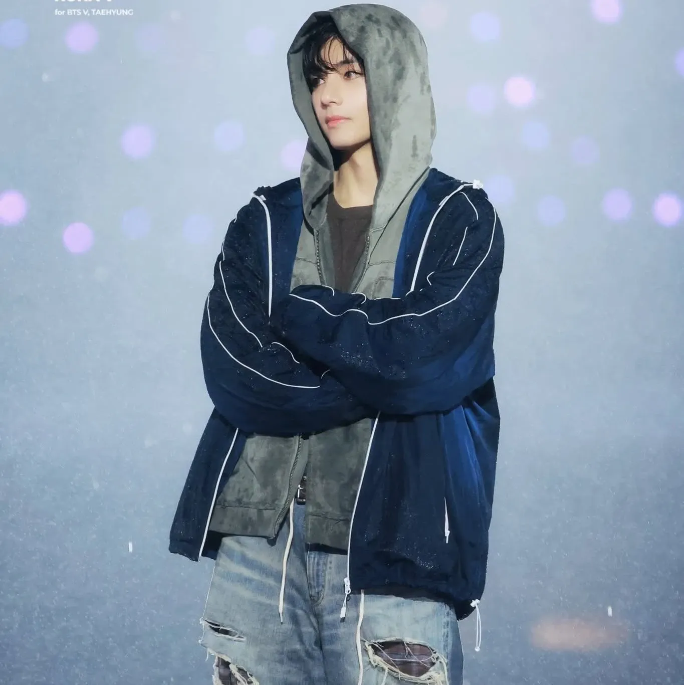 뷔 (방탄소년단)의 최신 사진