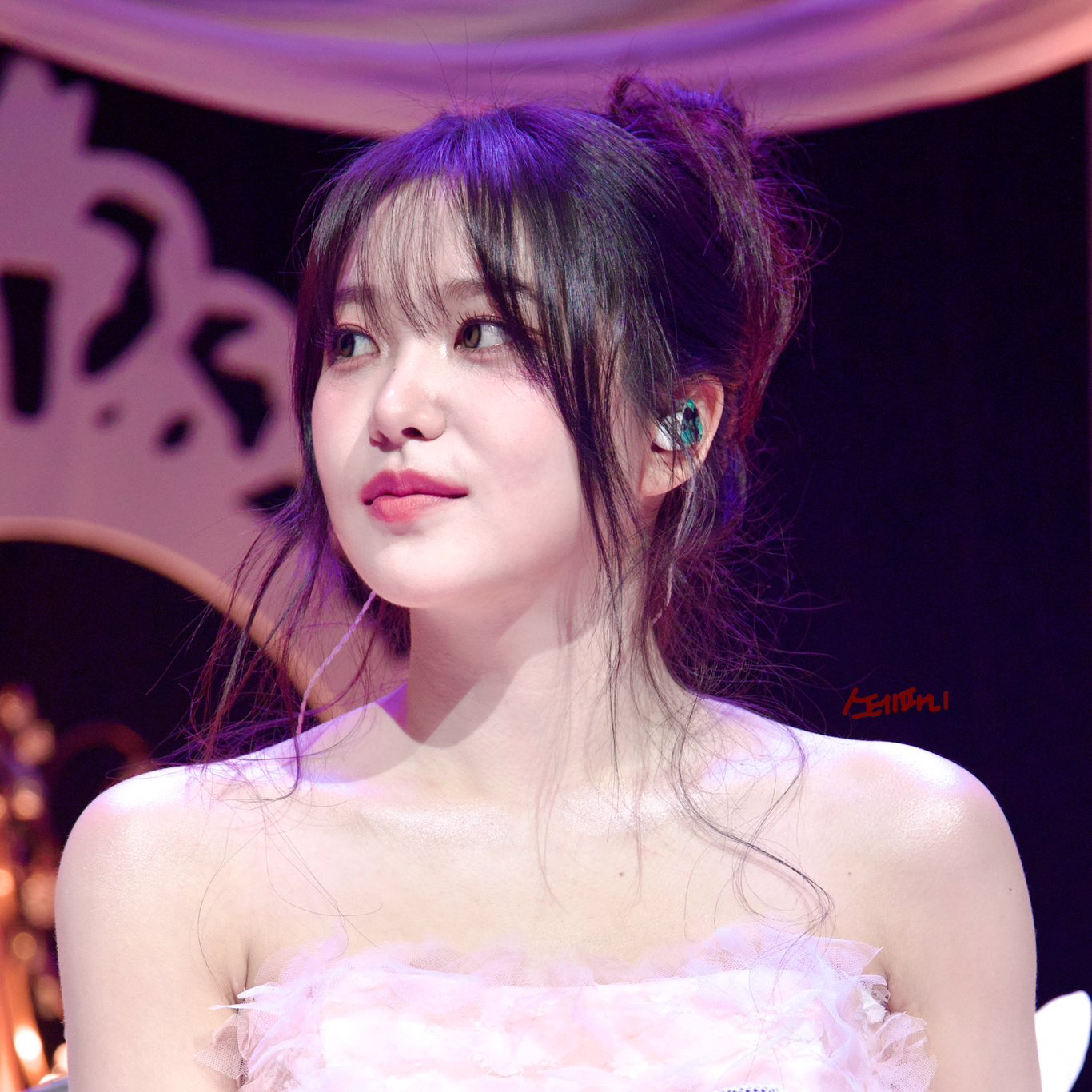 Behind-the-scenes cut of Yeri (Red Velvet)