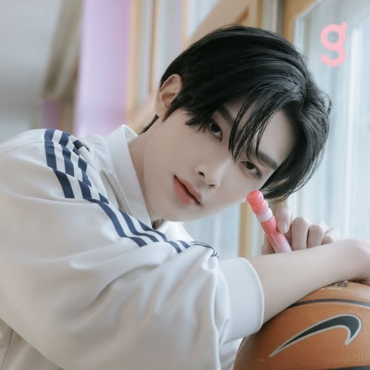 Latest photo of Ricky (ZEROBASEONE)