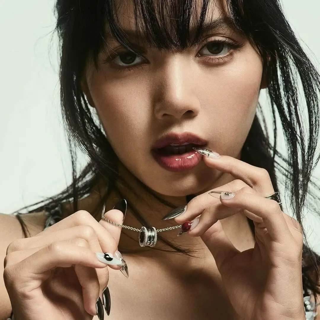 Momen yang diabadikan oleh penggemar Lisa (BLACKPINK)