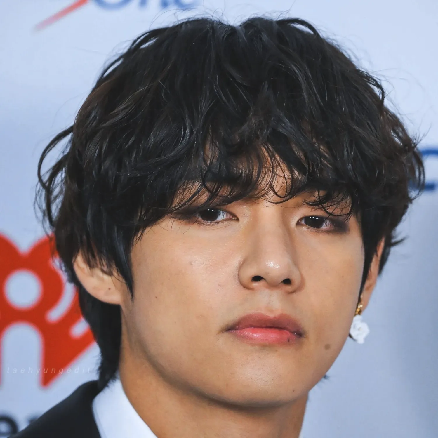 Foto aktivitas terbaru V (BTS)