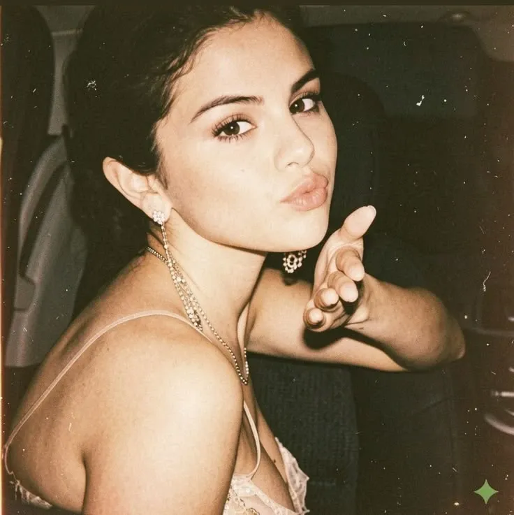 Latest photo of Selena Gomez