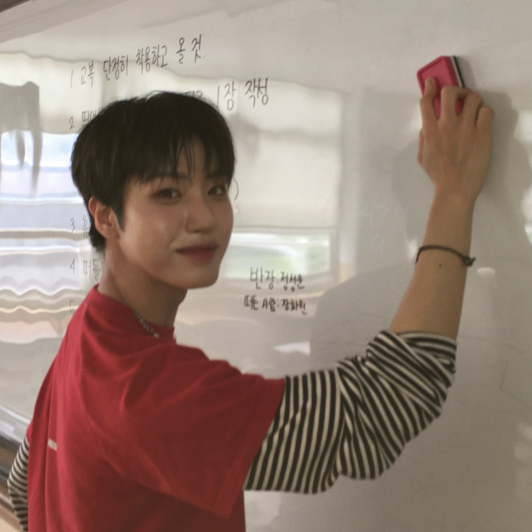Behind-the-scenes cut of Huiwon (n.SSign)