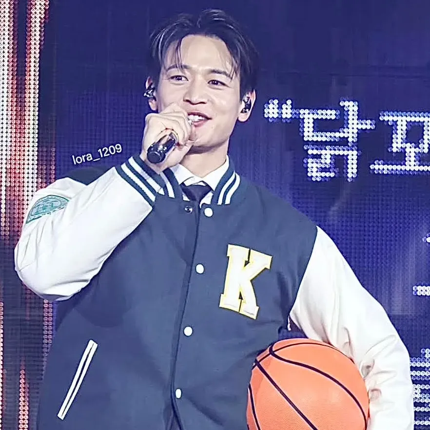 A moment captured by Minho (SHINee)'s fan