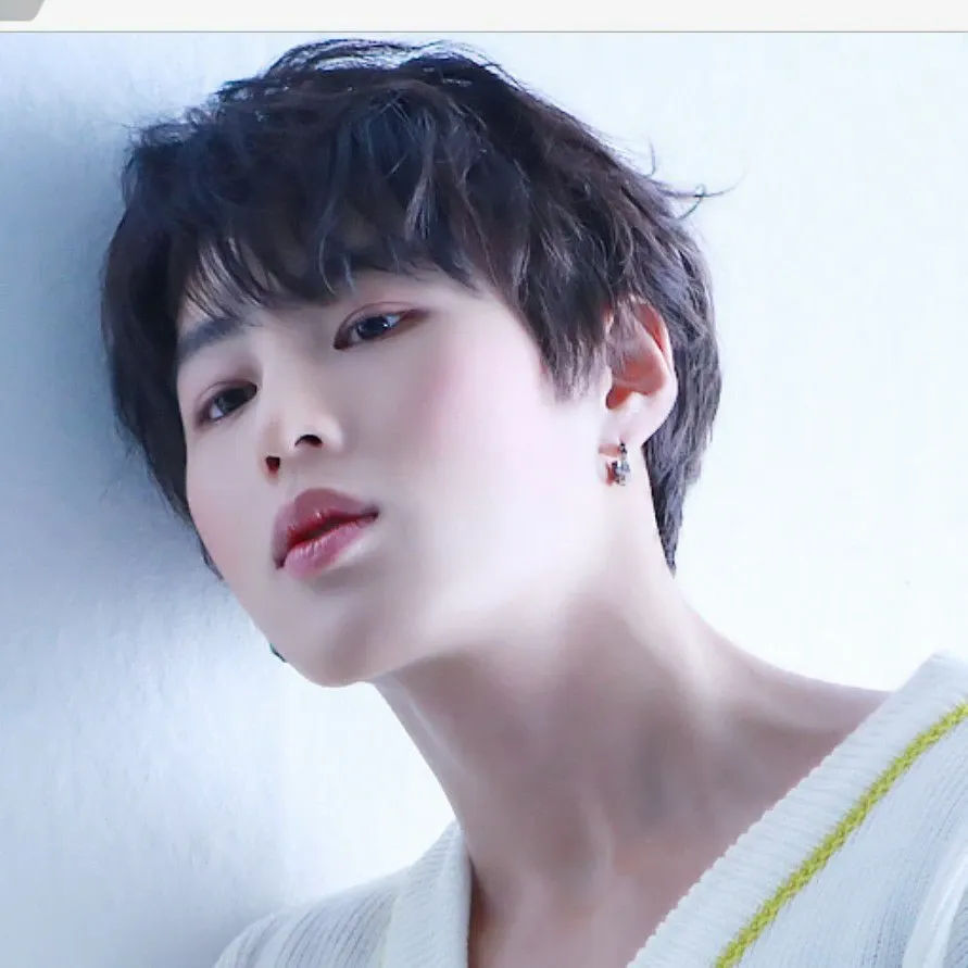 Behind-the-scenes cut of Ha Sungwoon