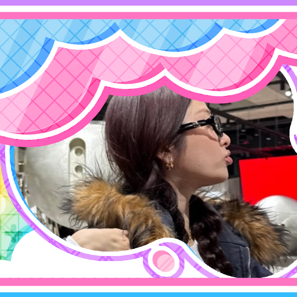 Latest photo of Huh Yunjin (LE SSERAFIM)