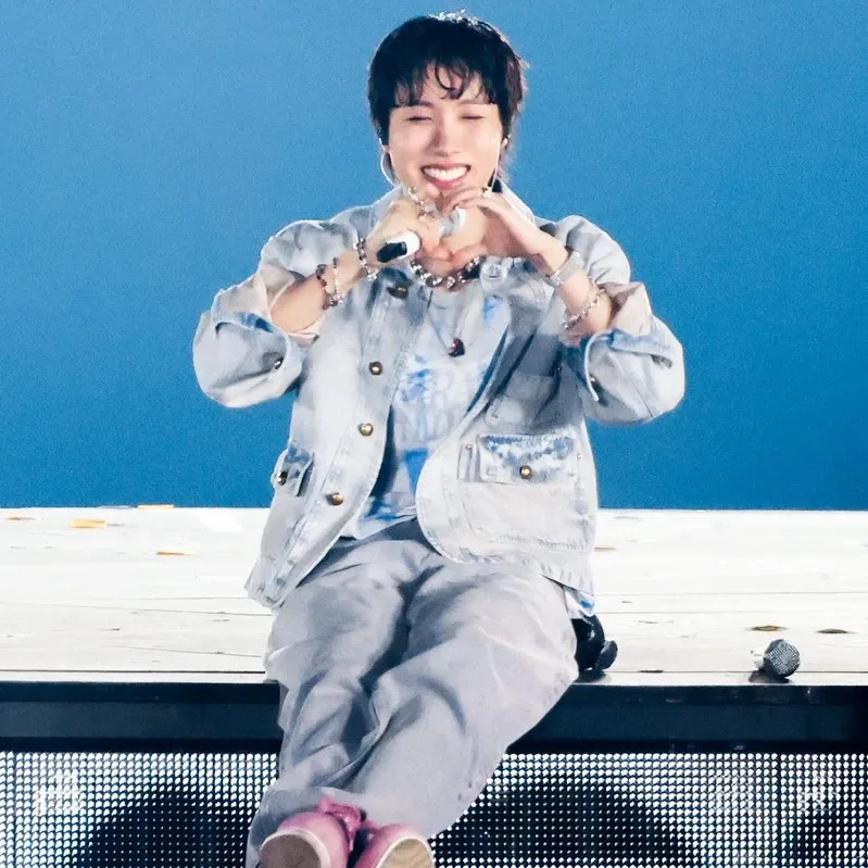 Foto terbaru j-hope (BTS)