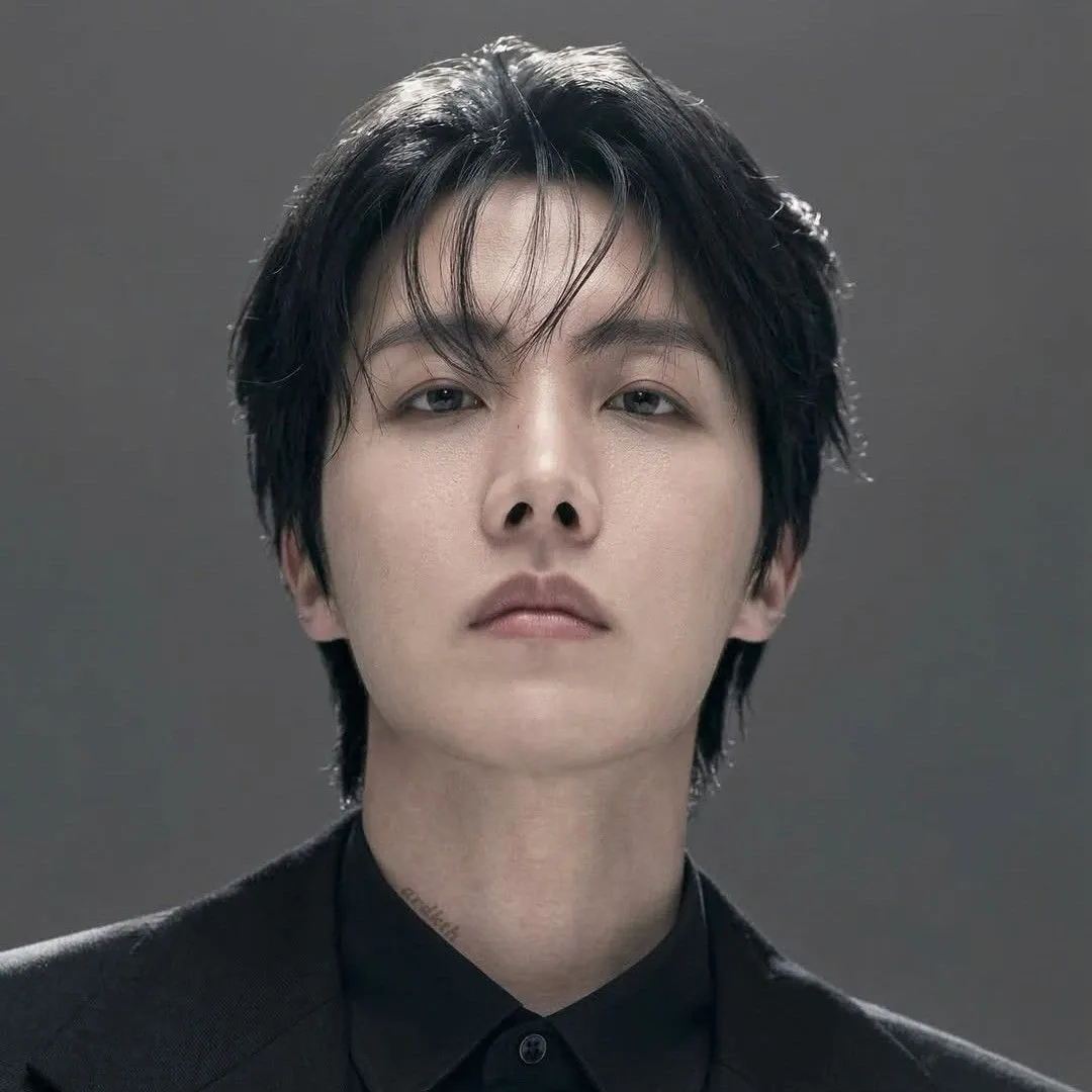 J-hope (防彈少年團)的最新活動照片