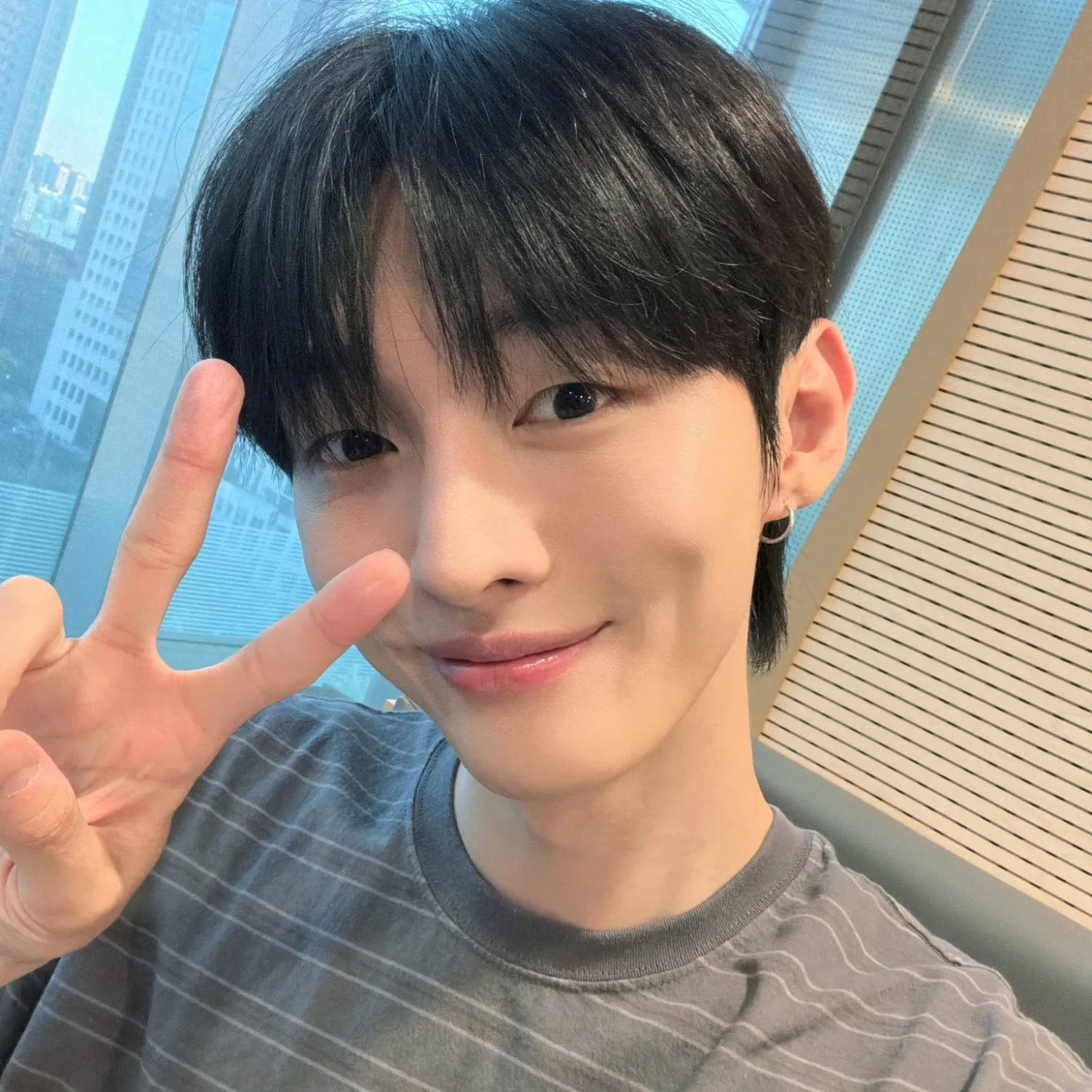 Behind-the-scenes cut of Yoon Jisung