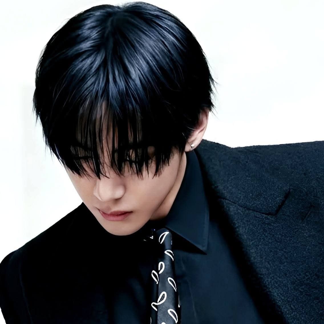 V (防彈少年團)的最新活動照片